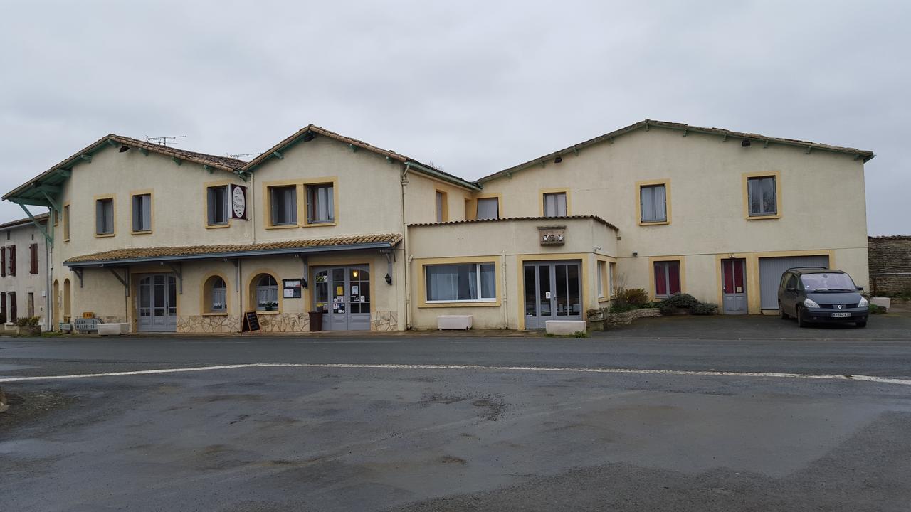 Les 3 Pigeons Hotel Chenay  Exterior foto